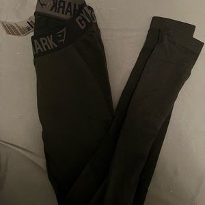 Gym shark leggings